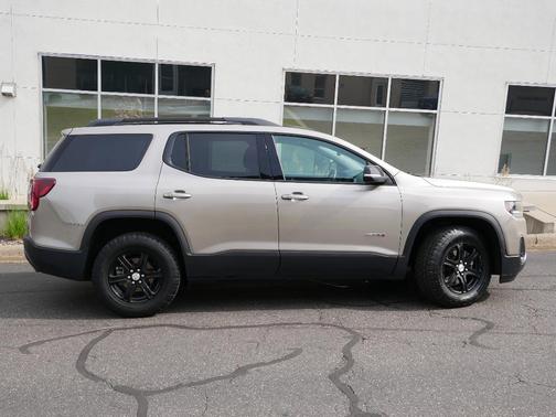 2022 GMC Acadia AT4