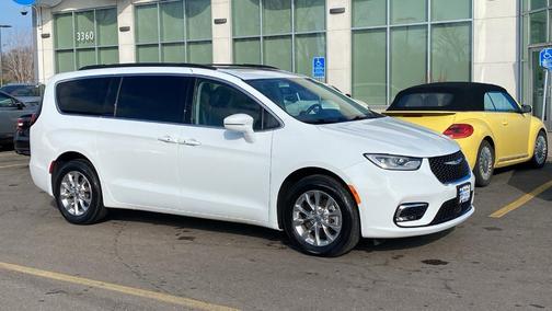 2022 Chrysler Pacifica Touring-L