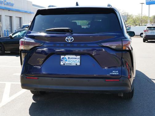 2023 Toyota Sienna XLE