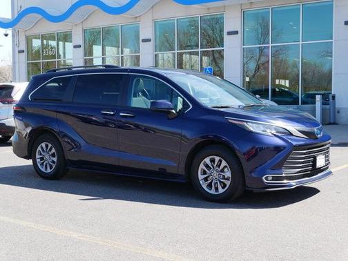 2023 Toyota Sienna XLE