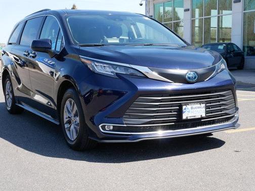 2023 Toyota Sienna XLE
