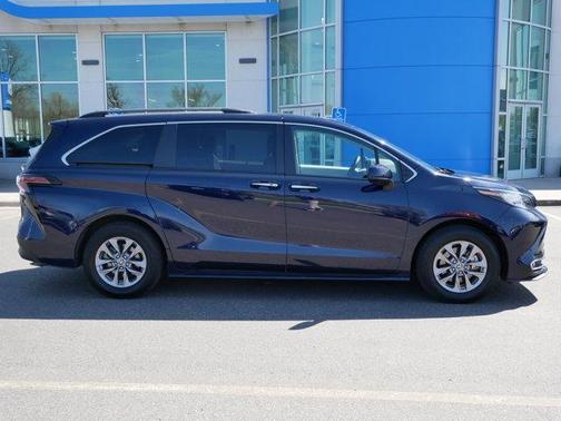 2023 Toyota Sienna XLE