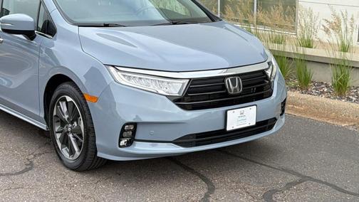 Sonic Gray Pearl 2024 Honda Odyssey Elite