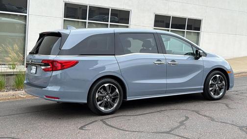 Sonic Gray Pearl 2024 Honda Odyssey Elite