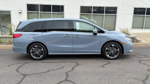 Sonic Gray Pearl 2024 Honda Odyssey Elite
