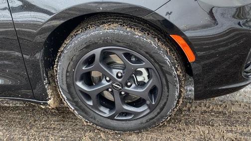 2023 Chrysler Pacifica Hybrid Limited