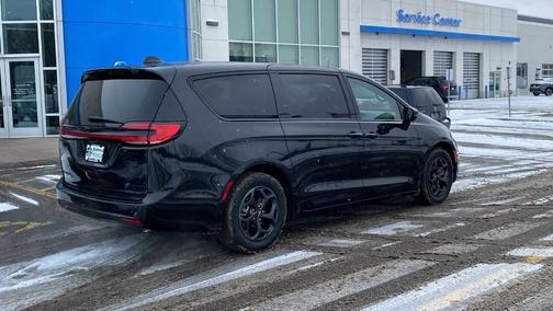 2023 Chrysler Pacifica Hybrid Limited