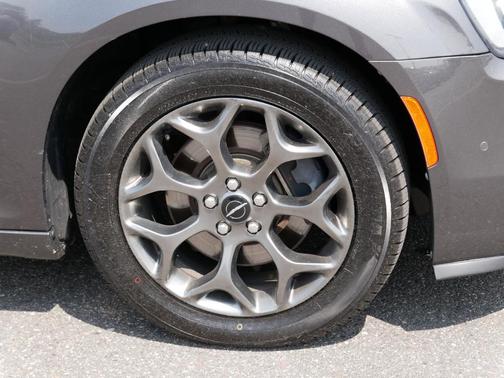 2016 Chrysler 300 S