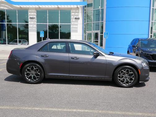 2016 Chrysler 300 S