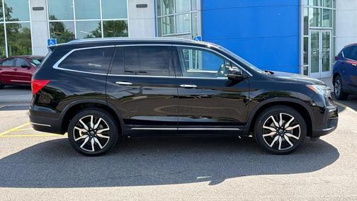 Crystal Black Pearl 2019 Honda Pilot Touring 7-Passenger