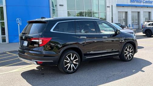 Crystal Black Pearl 2019 Honda Pilot Touring 7-Passenger