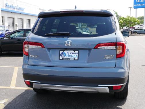 2022 Honda Pilot Touring 8-Passenger