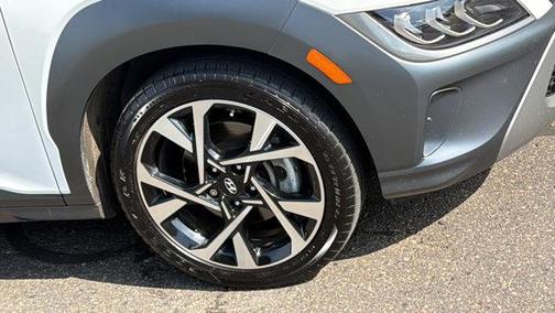 Lunar White 2022 Hyundai KONA Limited