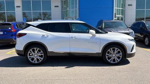 Iridescent Pearl Tricoat 2022 Chevrolet Blazer Premier