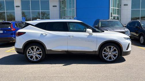 Iridescent Pearl Tricoat 2022 Chevrolet Blazer Premier