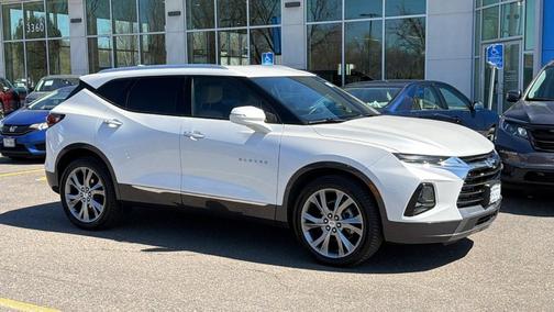 Iridescent Pearl Tricoat 2022 Chevrolet Blazer Premier