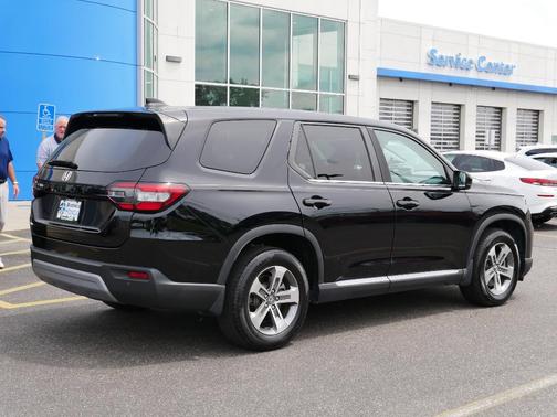 2023 Honda Pilot EX-L 8-Passenger