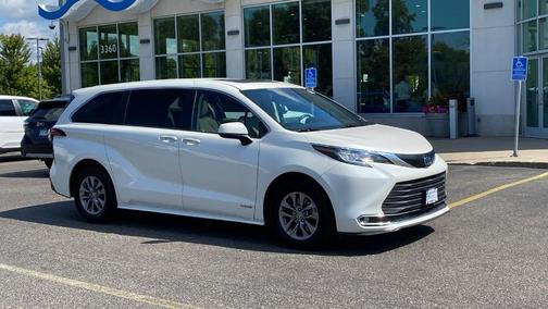 2021 Toyota Sienna XLE