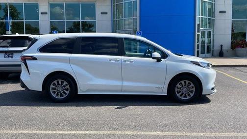 2021 Toyota Sienna XLE