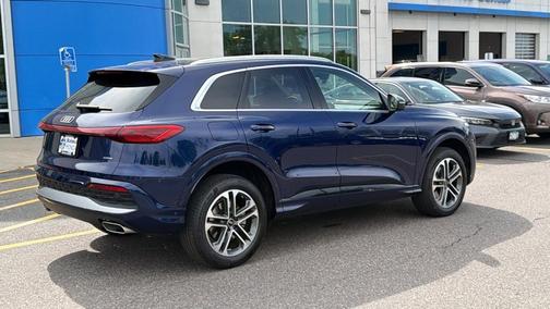 Navarra Blue Metallic 2025 Audi Q5 2.0T quattro Premium