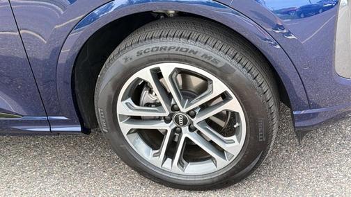 Navarra Blue Metallic 2025 Audi Q5 2.0T quattro Premium