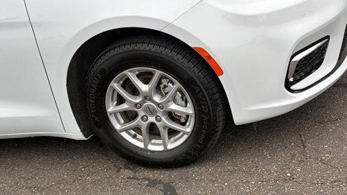 Bright White Clearcoat 2025 Chrysler Pacifica Select