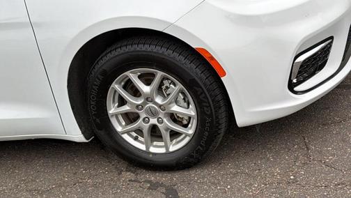 Bright White Clearcoat 2025 Chrysler Pacifica Select