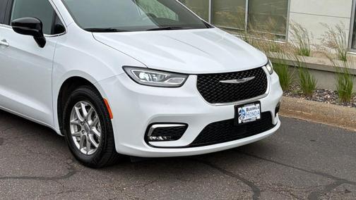 Bright White Clearcoat 2025 Chrysler Pacifica Select