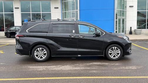 2024 Toyota Sienna XLE