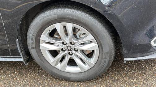 Midnight Black Metallic 2024 Toyota Sienna XLE