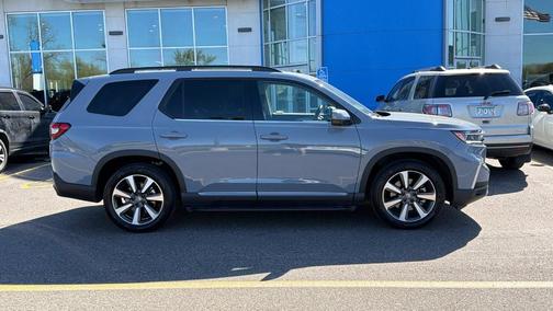 Sonic Gray Pearl 2024 Honda Pilot Elite