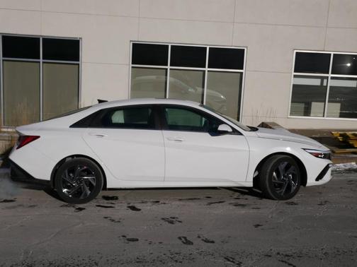 2025 Hyundai ELANTRA HEV Limited