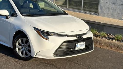 Wind Chill Pearl 2025 Toyota Corolla LE