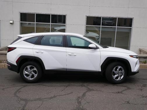 2024 Hyundai TUCSON SE