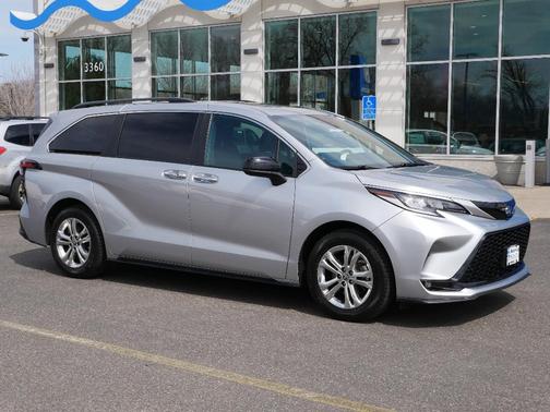 2022 Toyota Sienna XSE 7 Passenger