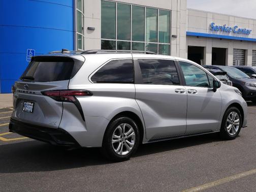 2022 Toyota Sienna XSE 7 Passenger