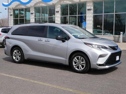 2022 Toyota Sienna XSE 7 Passenger
