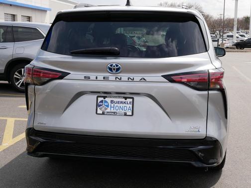 2022 Toyota Sienna XSE 7 Passenger