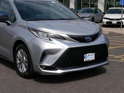 2022 Toyota Sienna XSE 7 Passenger