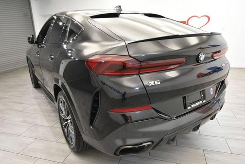 2022 BMW X6 M50i