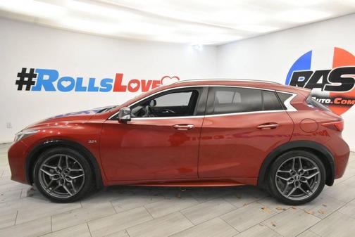 2017 INFINITI QX30 Sport