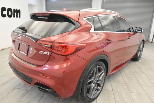 2017 INFINITI QX30 Sport