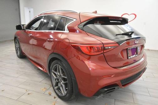 2017 INFINITI QX30 Sport