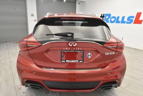 2017 INFINITI QX30 Sport