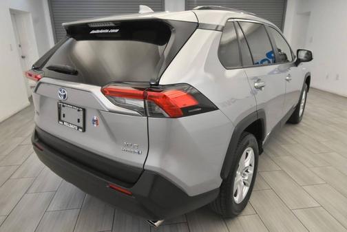 2020 Toyota RAV4 Hybrid XLE