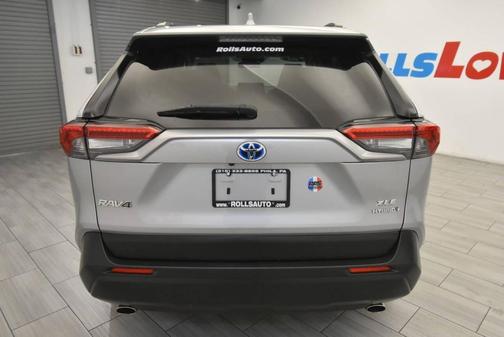 2020 Toyota RAV4 Hybrid XLE