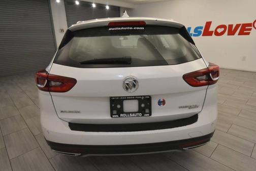 Summit White 2018 Buick Regal TourX Essence