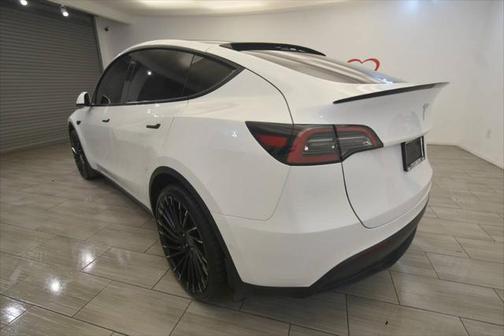 2022 Tesla Model Y Long Range Dual Motor All-Wheel Drive
