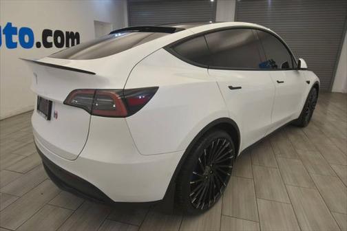2022 Tesla Model Y Long Range Dual Motor All-Wheel Drive