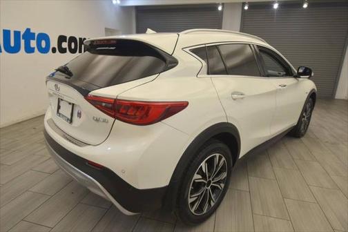 2019 INFINITI QX30 LUXE